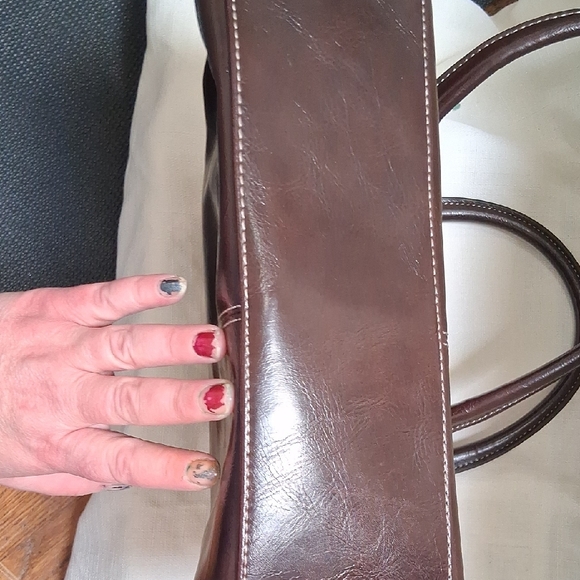 Elegant Brown Leather Tote Bag - Picture 6 of 7